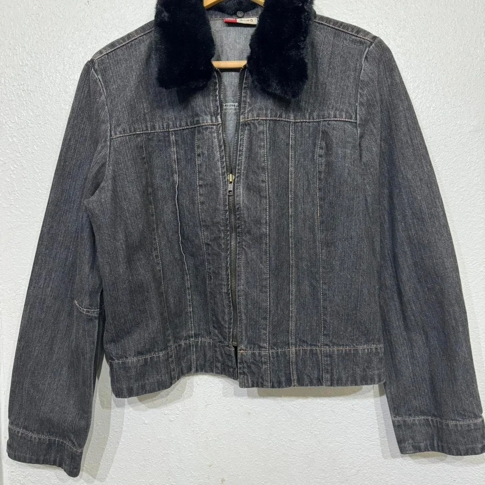 Vintage Black denim jacket with faux fur collar